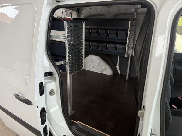 Kangoo DCi tovorni N1 + delavnica-police v tovornem delu